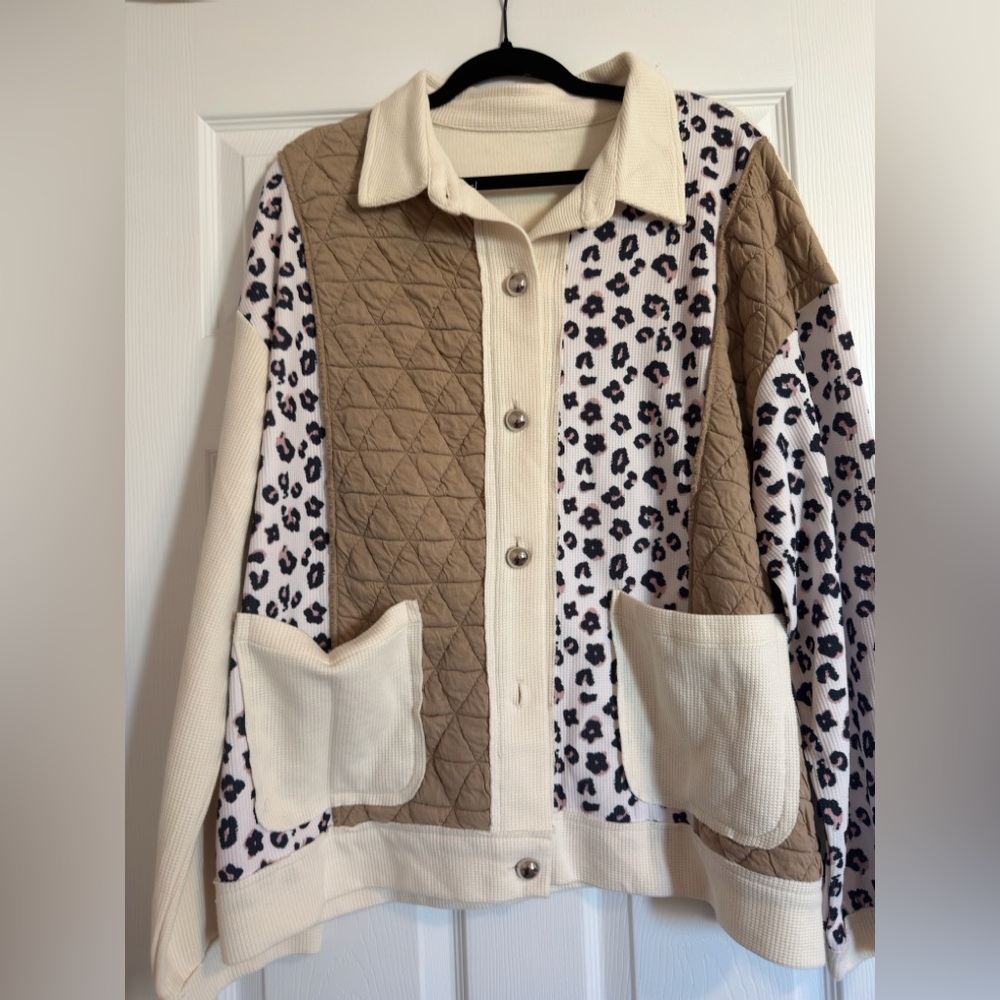NWOT MISSING BUTTON BOUGHT FROM BOUTIQUE Women's Cream and Brown Quilted Jacket